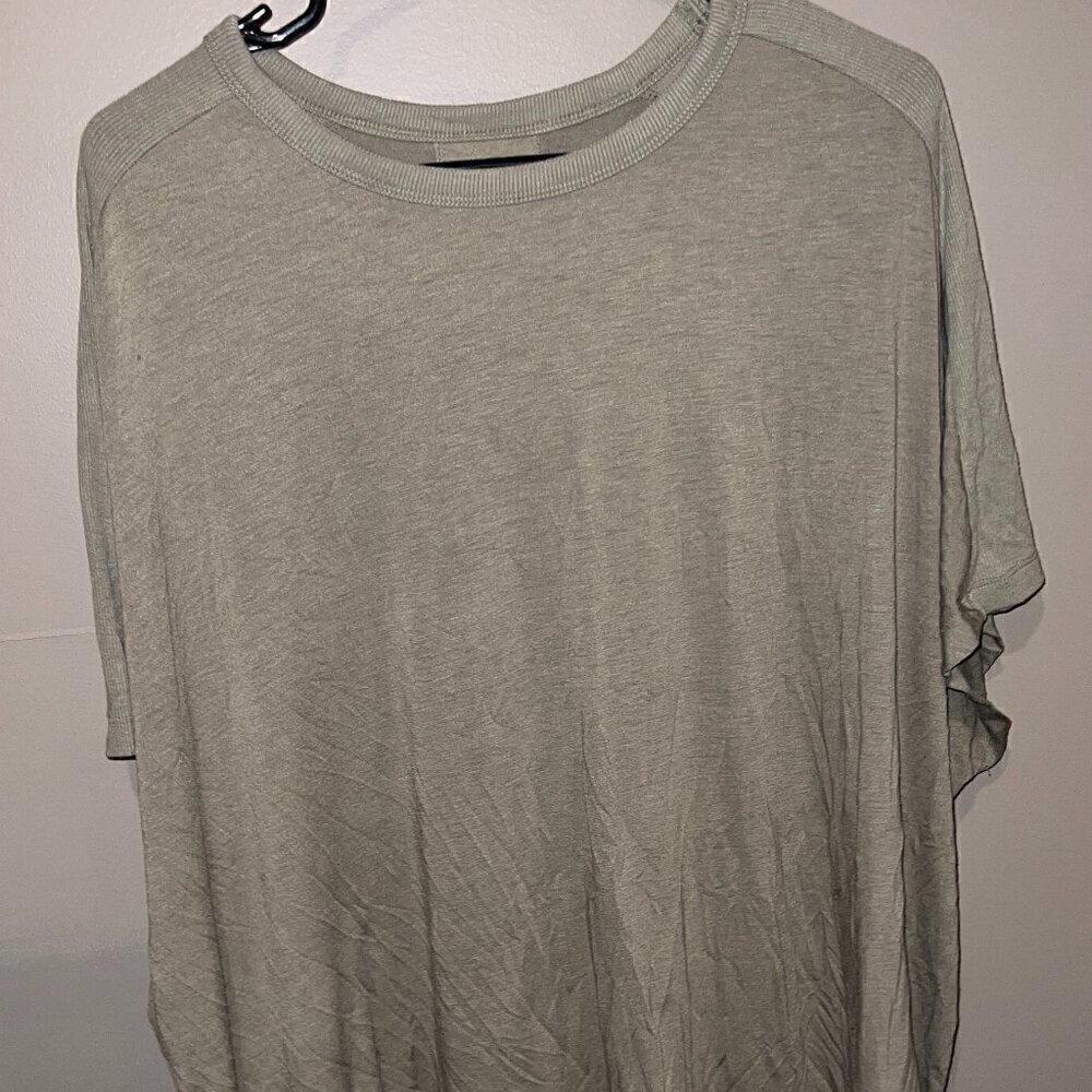 Comfy Old Navy Ultralite GoDry Slit Back Shirt